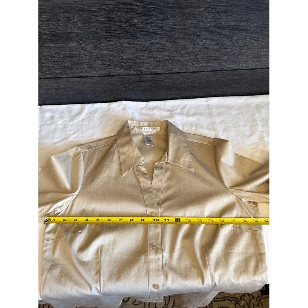 Geoffrey Beene Sport Womens Stretch Button Down Shirt Blouse Khaki Tan Size L